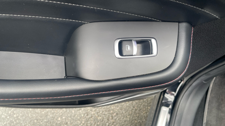 MG Hs 1.5 T-GDI Exclusive 5dr Petrol Hatchback